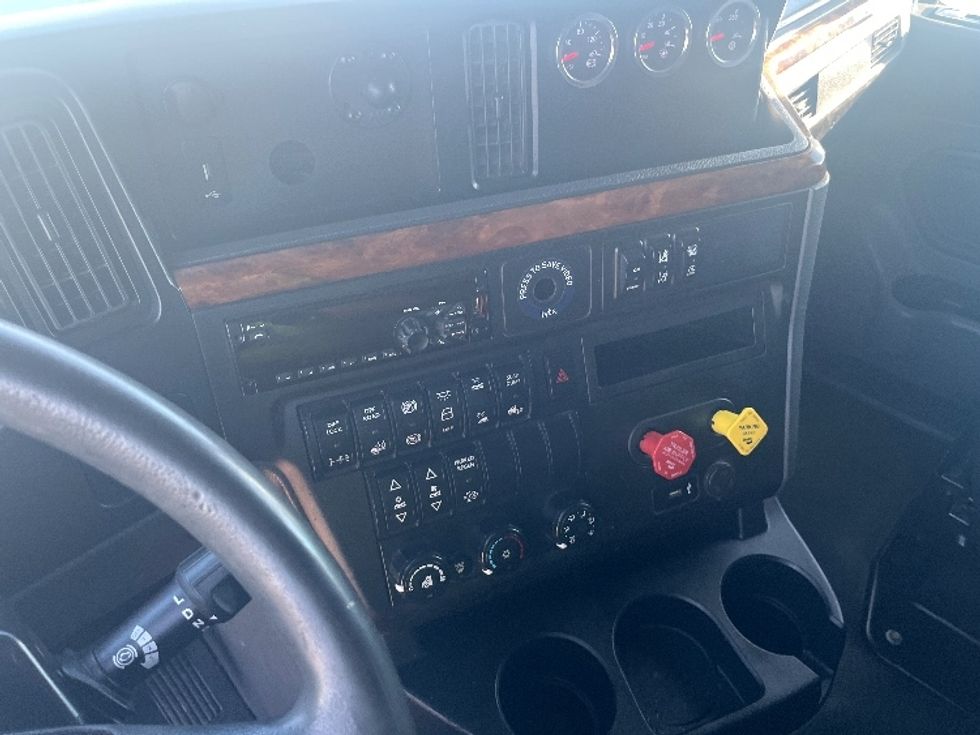 Sleeper Tractor-Heavy Duty Tractors-International-2019-LT625-El Paso-TX-767,594\n\t\tmiles-$ 36,500 - Image 10