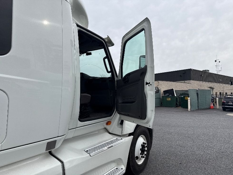 Sleeper Tractor-Heavy Duty Tractors-International-2019-LT625-Essex-MD-388,368\n\t\tmiles-$ 43,750 - Image 12