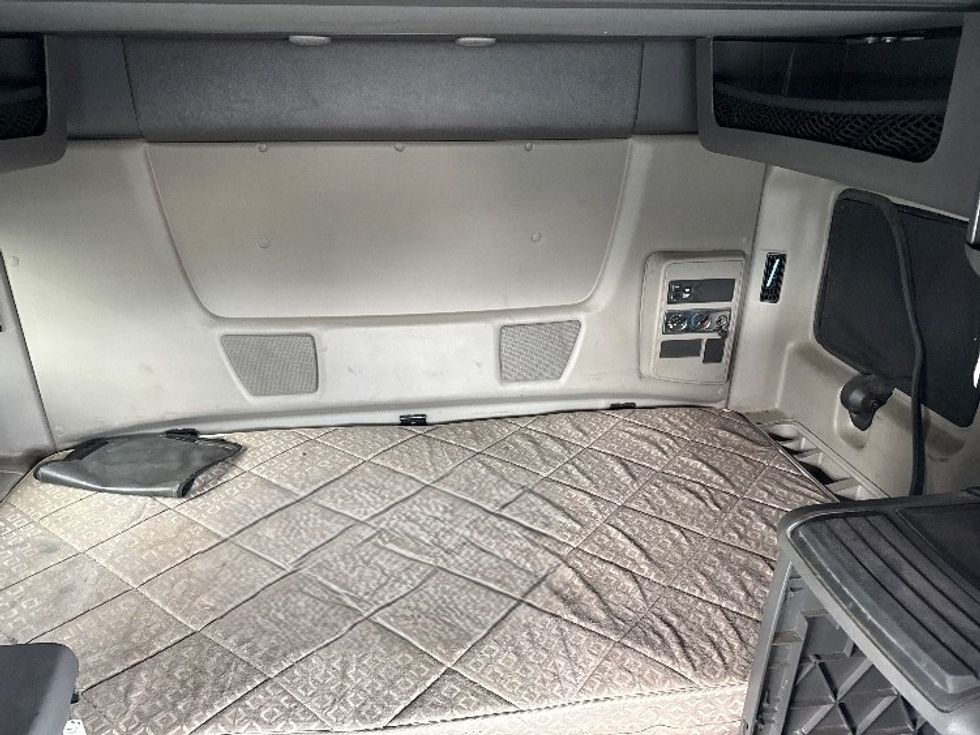 Sleeper Tractor-Heavy Duty Tractors-International-2019-LT625-Essex-MD-388,368\n\t\tmiles-$ 43,750 - Image 15