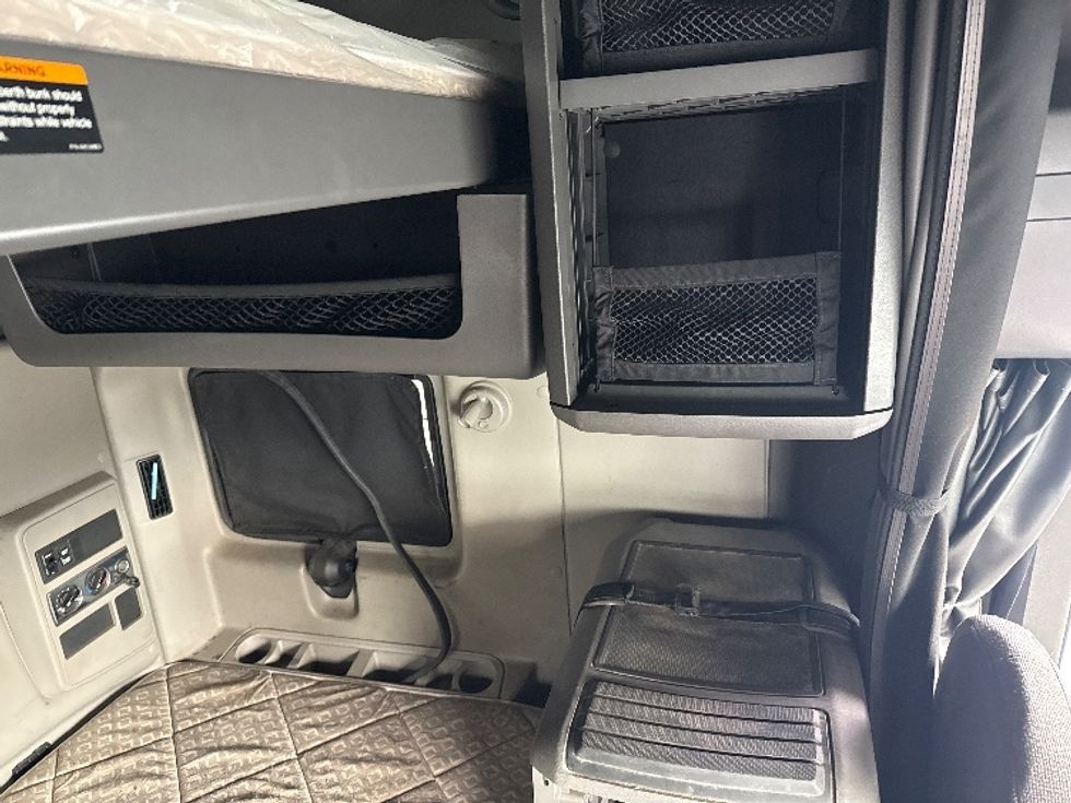 Sleeper Tractor-Heavy Duty Tractors-International-2019-LT625-Essex-MD-388,368\n\t\tmiles-$ 43,750 - Image 17