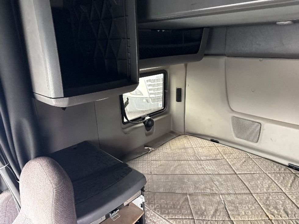 Sleeper Tractor-Heavy Duty Tractors-International-2019-LT625-Essex-MD-388,368\n\t\tmiles-$ 43,750 - Image 18