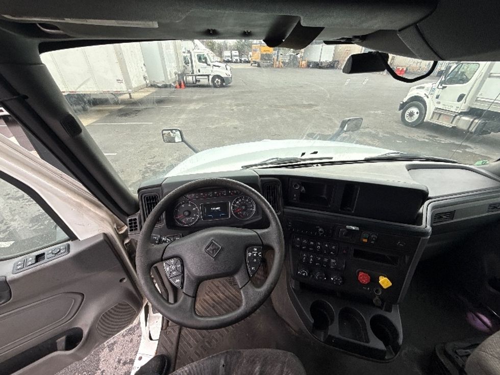 Sleeper Tractor-Heavy Duty Tractors-International-2019-LT625-Essex-MD-401,283\n\t\tmiles-$ 43,000 - Image 10