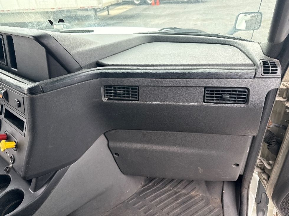 Sleeper Tractor-Heavy Duty Tractors-International-2019-LT625-Essex-MD-401,283\n\t\tmiles-$ 43,000 - Image 13