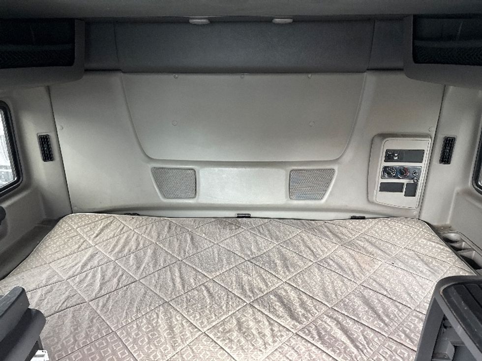 Sleeper Tractor-Heavy Duty Tractors-International-2019-LT625-Essex-MD-401,283\n\t\tmiles-$ 43,000 - Image 15