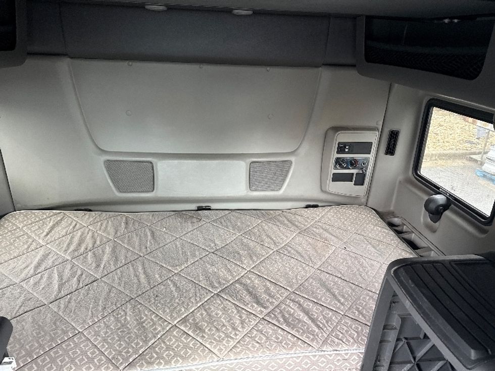 Sleeper Tractor-Heavy Duty Tractors-International-2019-LT625-Essex-MD-401,283\n\t\tmiles-$ 43,000 - Image 16