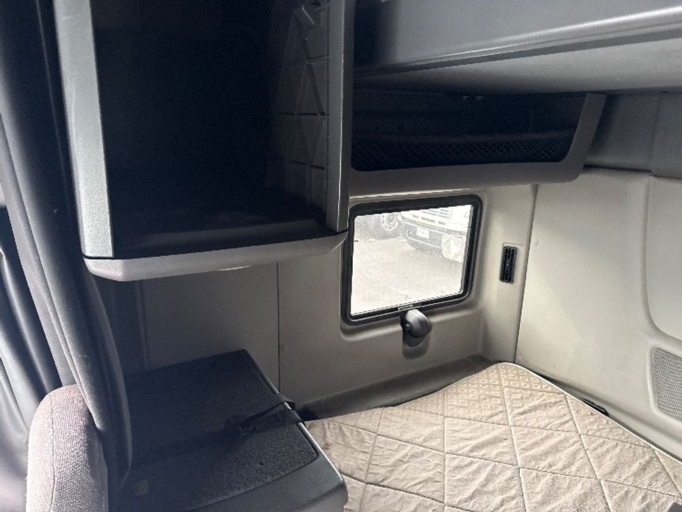 Sleeper Tractor-Heavy Duty Tractors-International-2019-LT625-Essex-MD-401,283\n\t\tmiles-$ 43,000 - Image 18