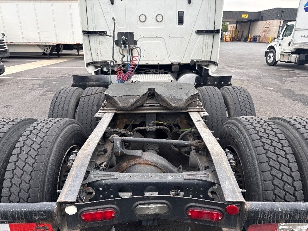 Sleeper Tractor-Heavy Duty Tractors-International-2019-LT625-Essex-MD-401,283\n\t\tmiles-$ 43,000 - Image 6