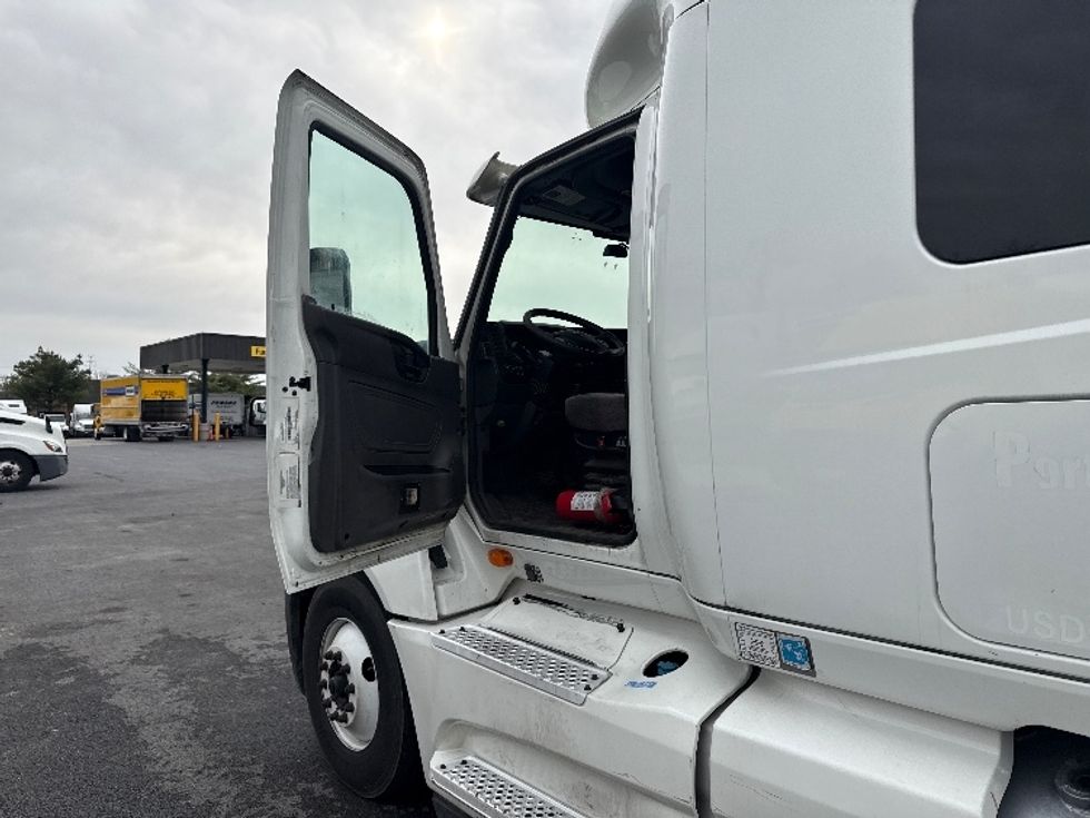 Sleeper Tractor-Heavy Duty Tractors-International-2019-LT625-Essex-MD-401,283\n\t\tmiles-$ 43,000 - Image 8