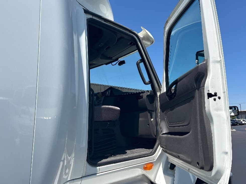 Sleeper Tractor-Heavy Duty Tractors-International-2019-LT625-Fontana-CA-579,534\n\t\tmiles-$ 43,500 - Image 13