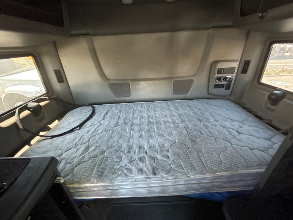 Sleeper Tractor-Heavy Duty Tractors-International-2019-LT625-Fontana-CA-579,534\n\t\tmiles-$ 43,500 - Image 16