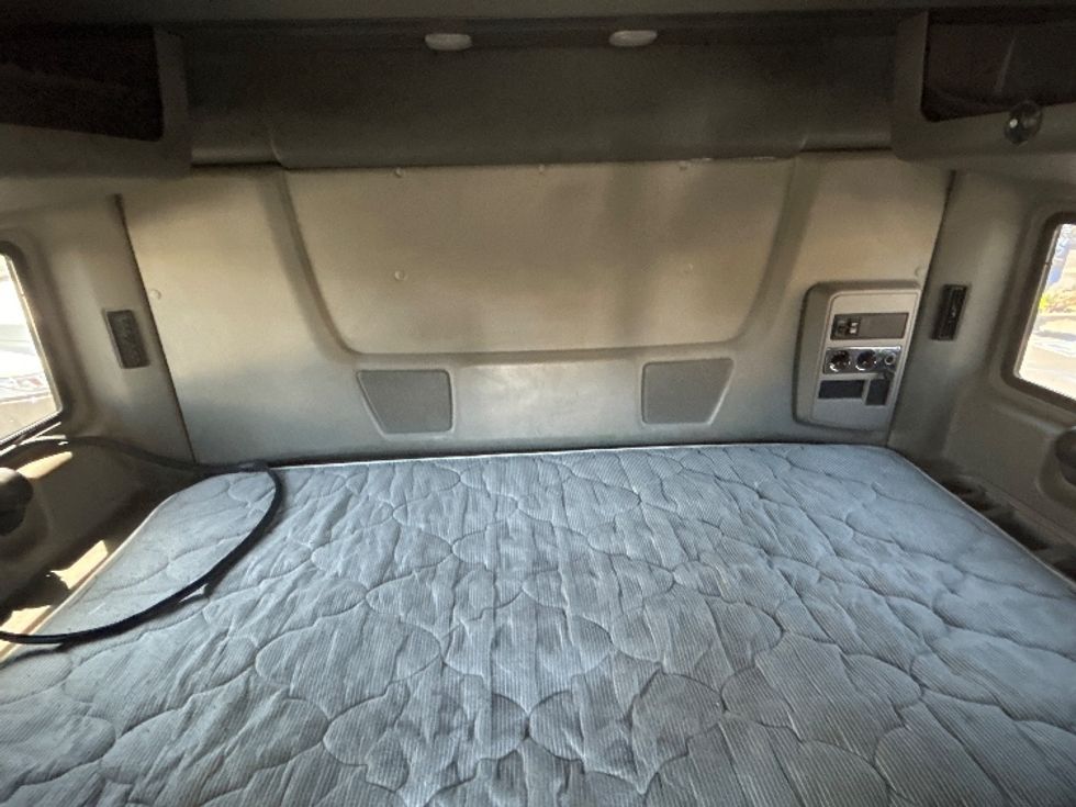 Sleeper Tractor-Heavy Duty Tractors-International-2019-LT625-Fontana-CA-579,534\n\t\tmiles-$ 43,500 - Image 17