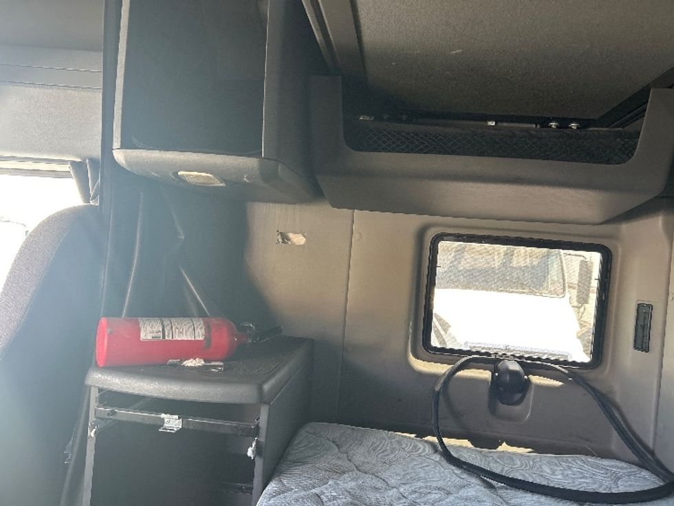 Sleeper Tractor-Heavy Duty Tractors-International-2019-LT625-Fontana-CA-579,534\n\t\tmiles-$ 43,500 - Image 19