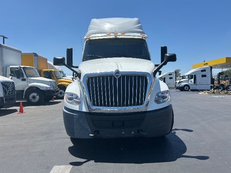 2019 International LT625 LT photo 2