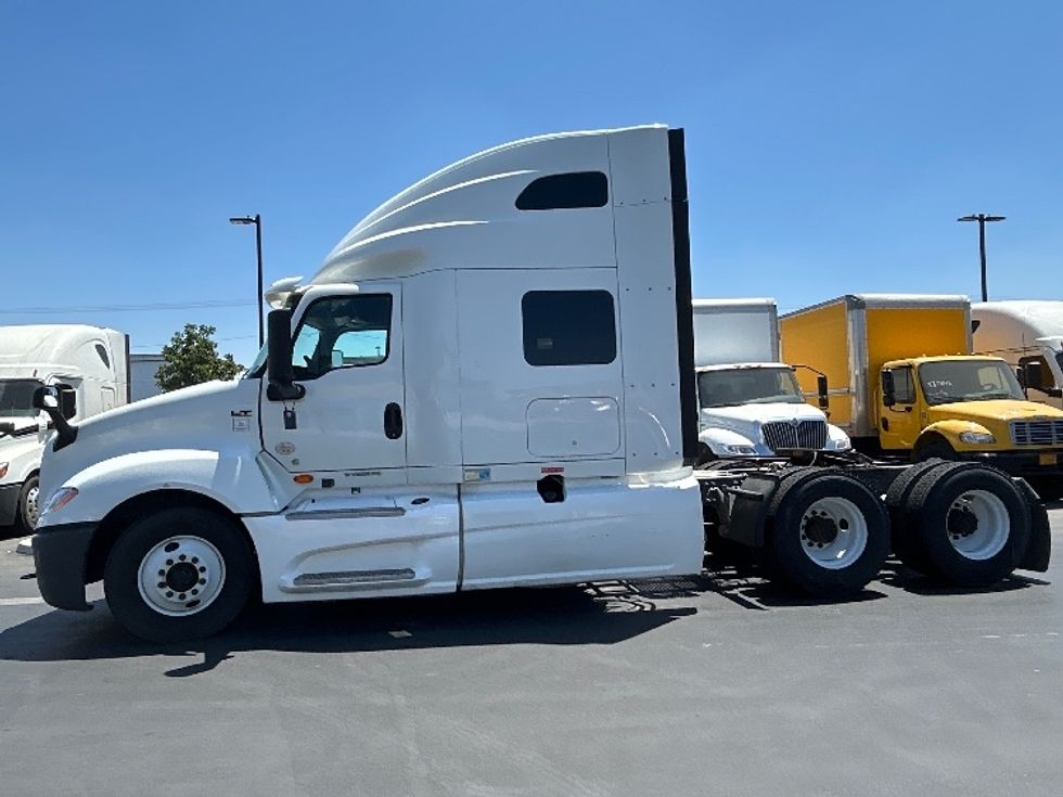 Sleeper Tractor-Heavy Duty Tractors-International-2019-LT625-Fontana-CA-579,534\n\t\tmiles-$ 43,500 - Image 4
