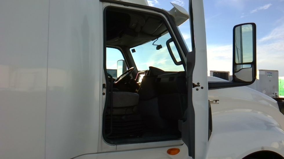 Sleeper Tractor-Heavy Duty Tractors-International-2019-LT625-Forrest City-AR-488,958\n\t\tmiles-$ 43,250 - Image 13