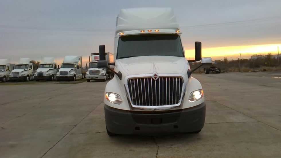 Sleeper Tractor-Heavy Duty Tractors-International-2019-LT625-Forrest City-AR-601,354\n\t\tmiles-$ 36,750 - Image 2