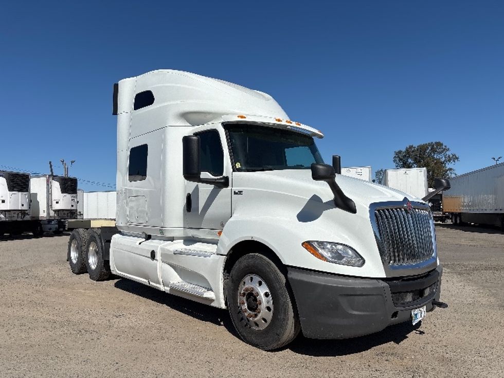 Sleeper Tractor-Heavy Duty Tractors-International-2019-LT625-Fresno-CA-431,404\n\t\tmiles-$ 44,000 - Image 1