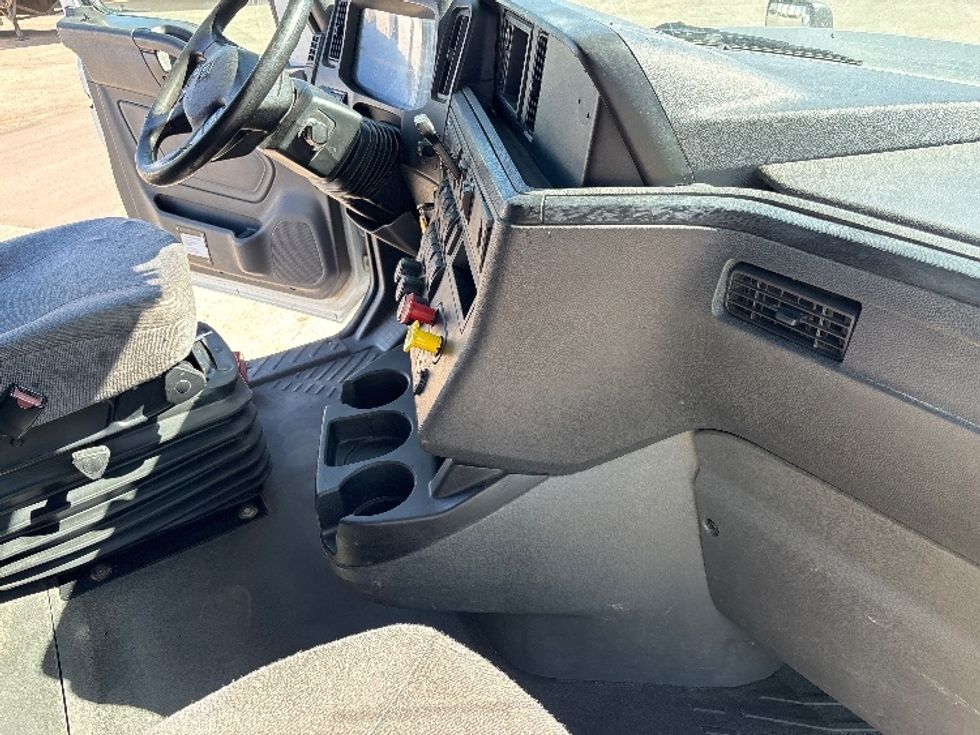 Sleeper Tractor-Heavy Duty Tractors-International-2019-LT625-Fresno-CA-431,404\n\t\tmiles-$ 44,000 - Image 15