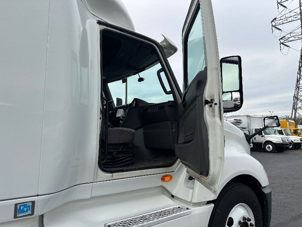 Sleeper Tractor-Heavy Duty Tractors-International-2019-LT625-Greensboro-NC-434,097\n\t\tmiles-$ 42,500 - Image 13