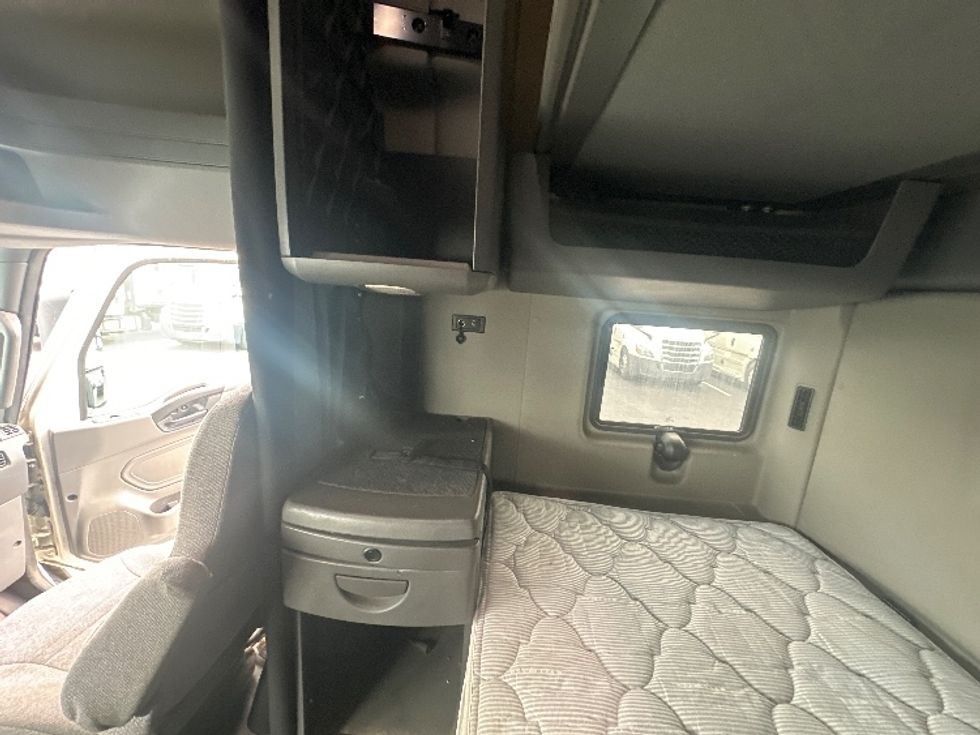 Sleeper Tractor-Heavy Duty Tractors-International-2019-LT625-Greensboro-NC-434,097\n\t\tmiles-$ 42,500 - Image 19