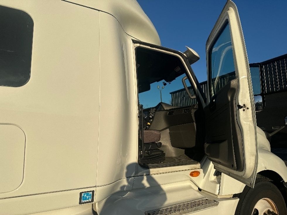 Sleeper Tractor-Heavy Duty Tractors-International-2019-LT625-Greensboro-NC-558,803\n\t\tmiles-$ 41,750 - Image 13