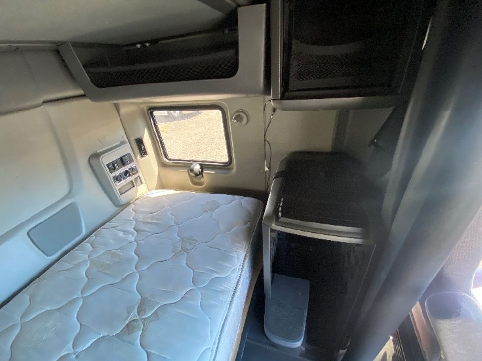 Sleeper Tractor-Heavy Duty Tractors-International-2019-LT625-Greensboro-NC-558,803\n\t\tmiles-$ 41,750 - Image 18