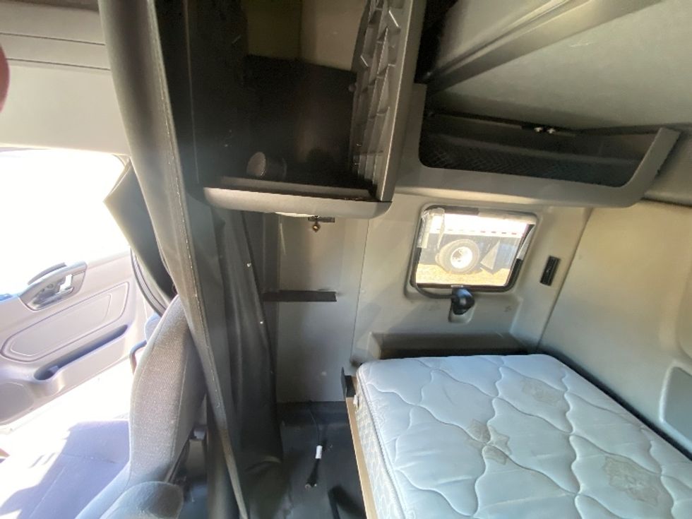 Sleeper Tractor-Heavy Duty Tractors-International-2019-LT625-Greensboro-NC-558,803\n\t\tmiles-$ 41,750 - Image 19