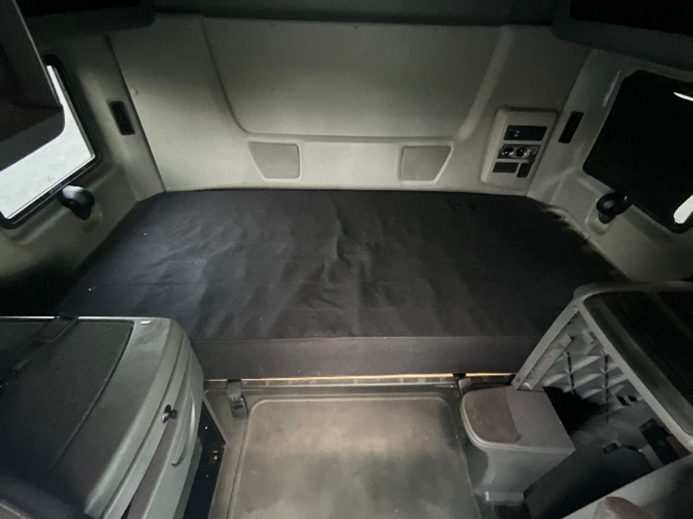 Sleeper Tractor-Heavy Duty Tractors-International-2019-LT625-Hayward-CA-442,896\n\t\tmiles-$ 50,000 - Image 17