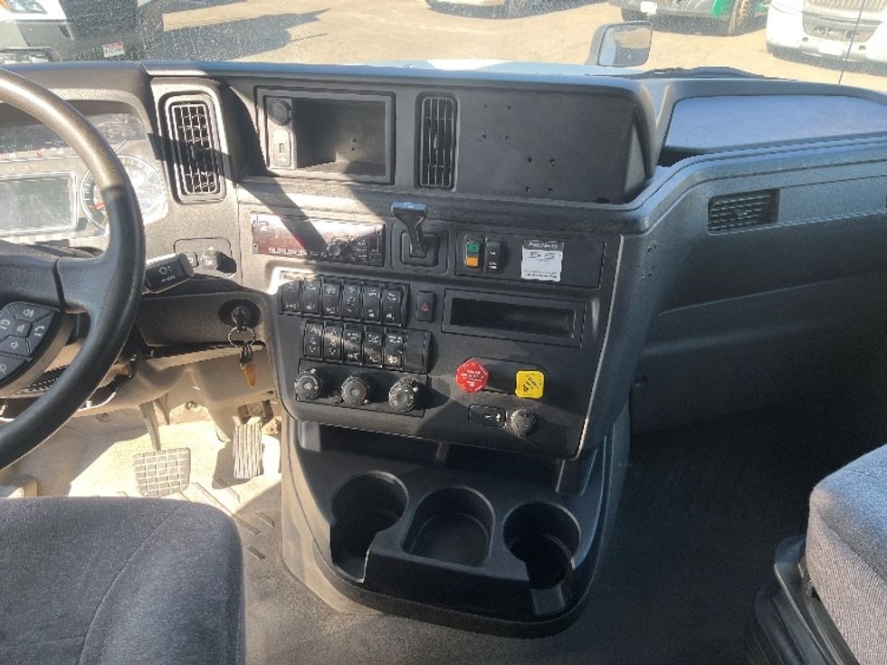 Sleeper Tractor-Heavy Duty Tractors-International-2019-LT625-Hazleton-PA-439,889\n\t\tmiles-$ 51,750 - Image 12