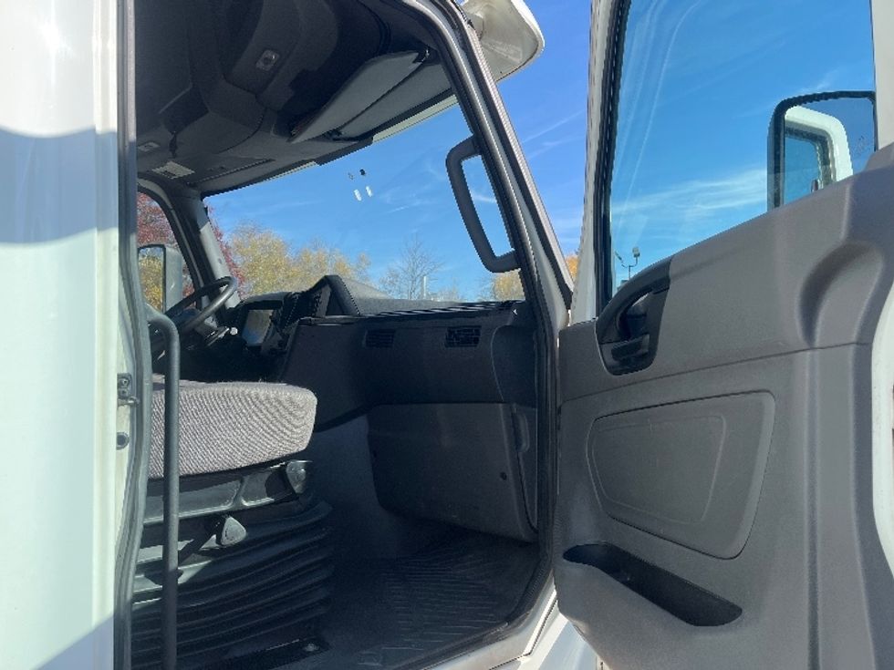 Sleeper Tractor-Heavy Duty Tractors-International-2019-LT625-Hazleton-PA-439,889\n\t\tmiles-$ 51,750 - Image 13