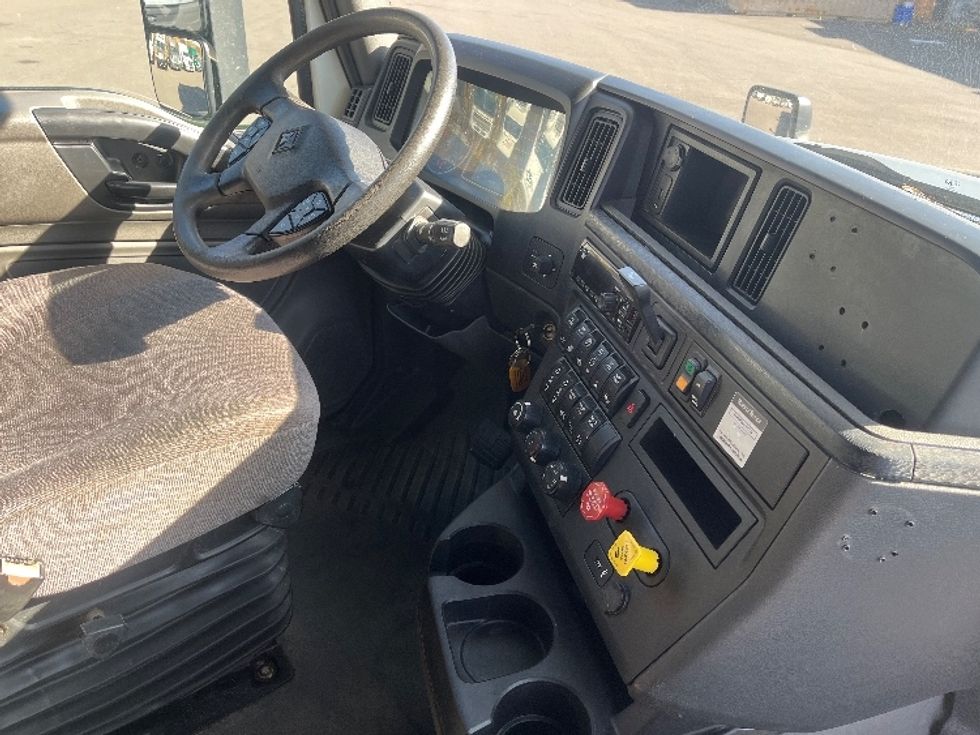 Sleeper Tractor-Heavy Duty Tractors-International-2019-LT625-Hazleton-PA-439,889\n\t\tmiles-$ 51,750 - Image 15