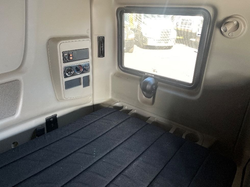 Sleeper Tractor-Heavy Duty Tractors-International-2019-LT625-Hazleton-PA-439,889\n\t\tmiles-$ 51,750 - Image 17