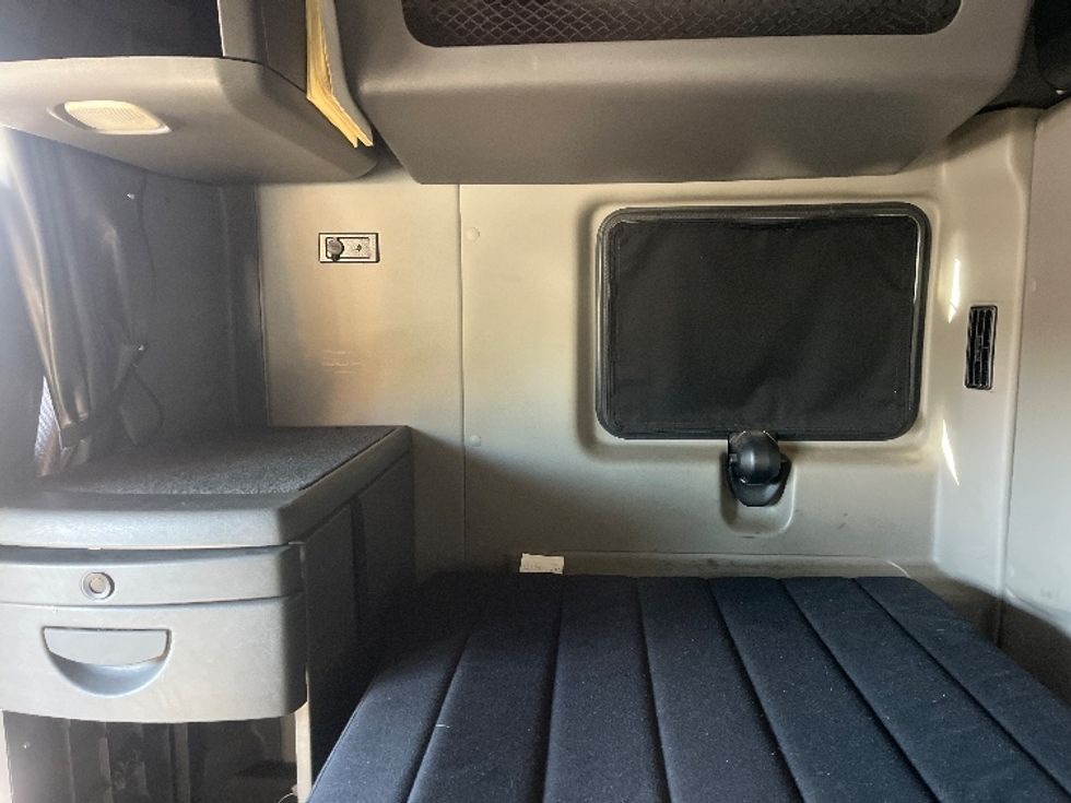 Sleeper Tractor-Heavy Duty Tractors-International-2019-LT625-Hazleton-PA-439,889\n\t\tmiles-$ 51,750 - Image 19