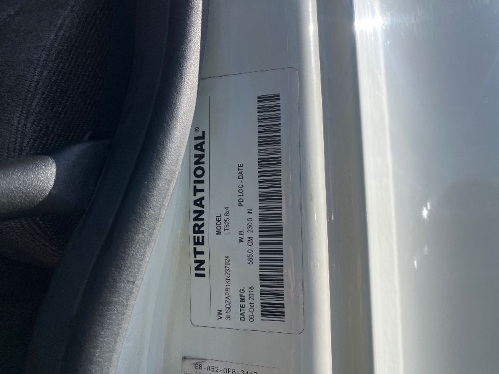 Sleeper Tractor-Heavy Duty Tractors-International-2019-LT625-Hazleton-PA-439,889\n\t\tmiles-$ 51,750 - Image 22