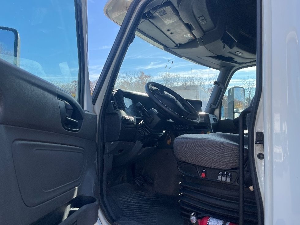 Sleeper Tractor-Heavy Duty Tractors-International-2019-LT625-Hazleton-PA-439,889\n\t\tmiles-$ 51,750 - Image 9