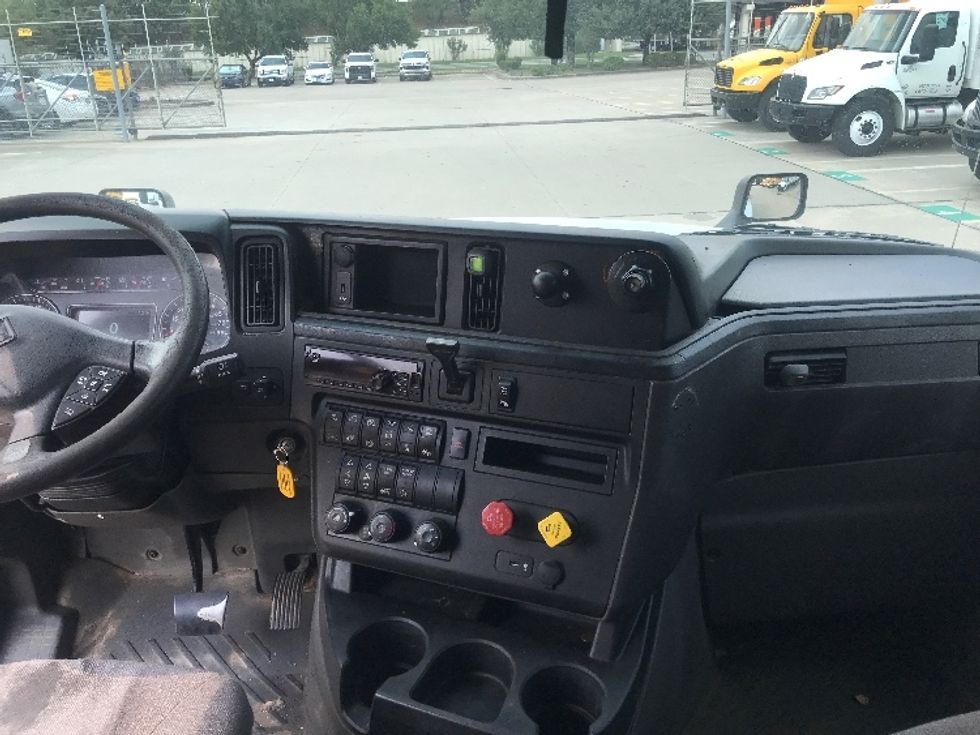 Sleeper Tractor-Heavy Duty Tractors-International-2019-LT625-Houston-TX-647,197\n\t\tmiles-$ 33,500 - Image 12