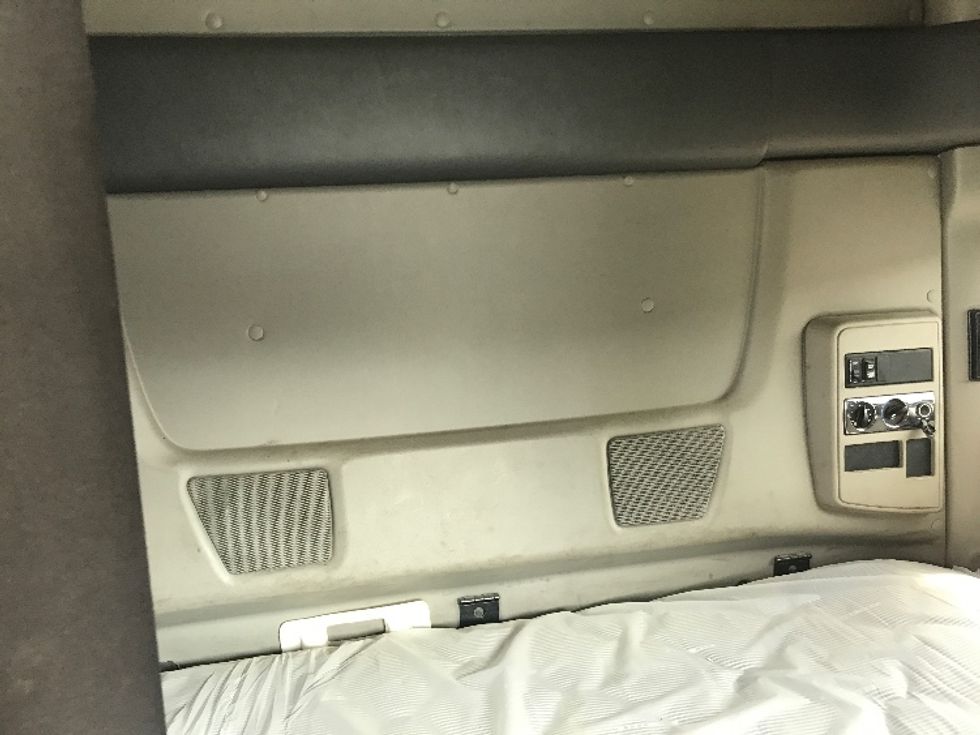 Sleeper Tractor-Heavy Duty Tractors-International-2019-LT625-Houston-TX-647,197\n\t\tmiles-$ 33,500 - Image 16