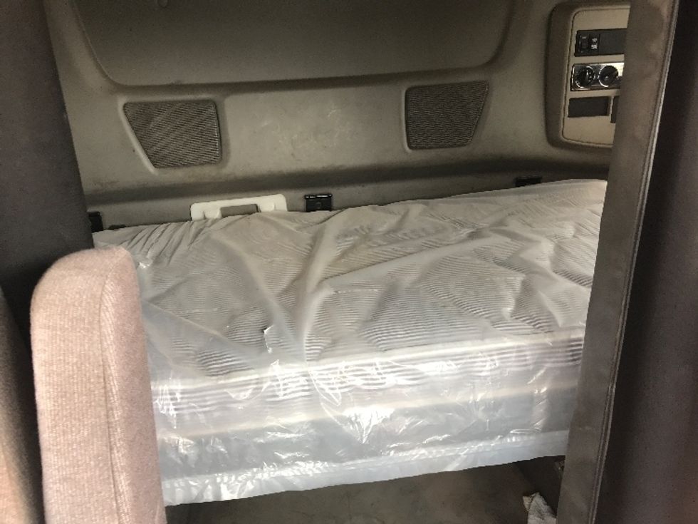 Sleeper Tractor-Heavy Duty Tractors-International-2019-LT625-Houston-TX-647,197\n\t\tmiles-$ 33,500 - Image 17