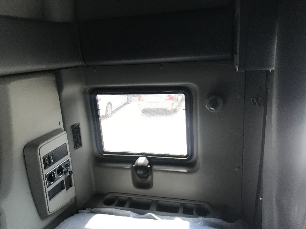 Sleeper Tractor-Heavy Duty Tractors-International-2019-LT625-Houston-TX-647,197\n\t\tmiles-$ 33,500 - Image 18