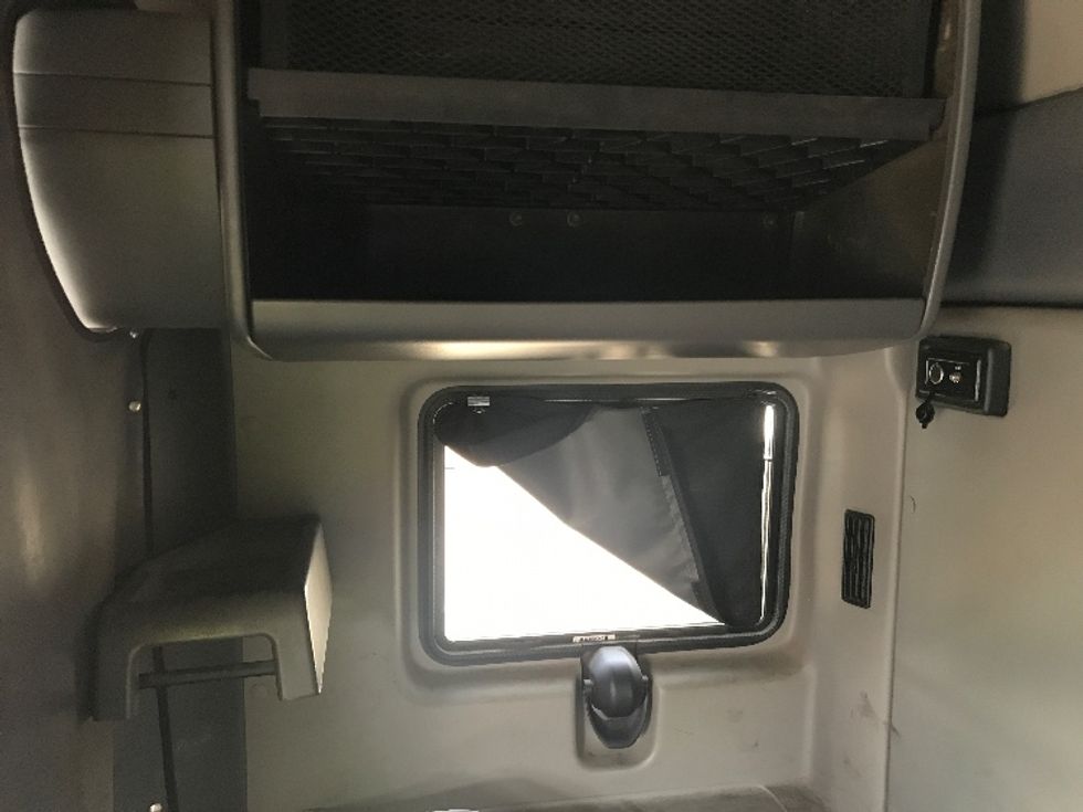 Sleeper Tractor-Heavy Duty Tractors-International-2019-LT625-Houston-TX-647,197\n\t\tmiles-$ 33,500 - Image 19