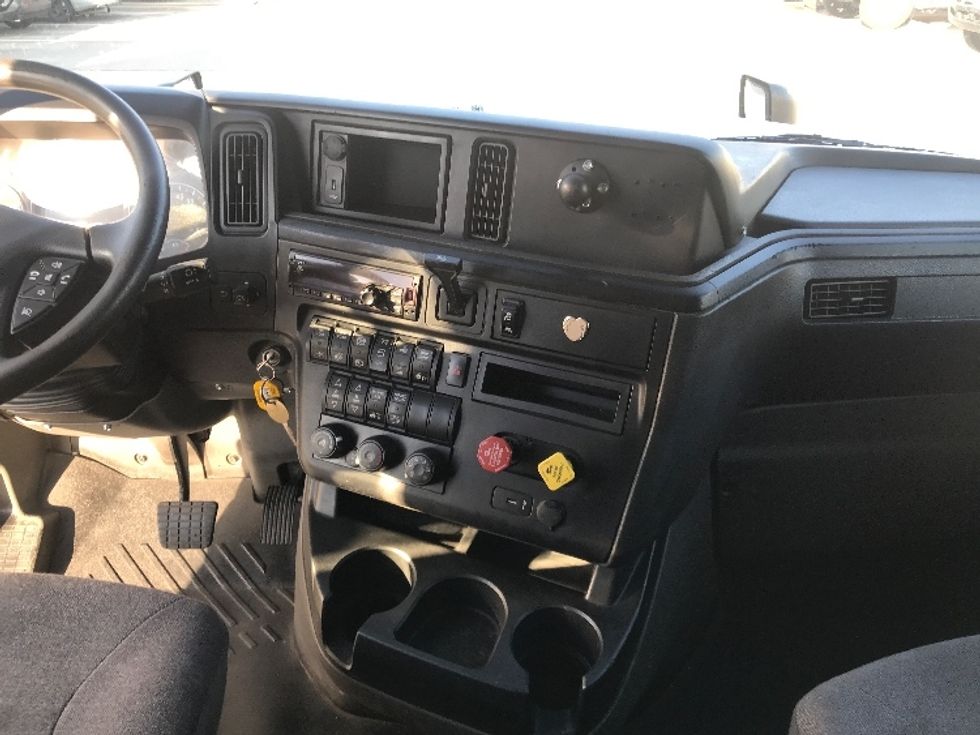 Sleeper Tractor-Heavy Duty Tractors-International-2019-LT625-Houston-TX-752,688\n\t\tmiles-$ 28,250 - Image 12