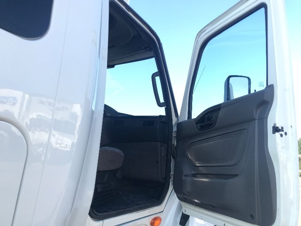 Sleeper Tractor-Heavy Duty Tractors-International-2019-LT625-Houston-TX-752,688\n\t\tmiles-$ 28,250 - Image 13