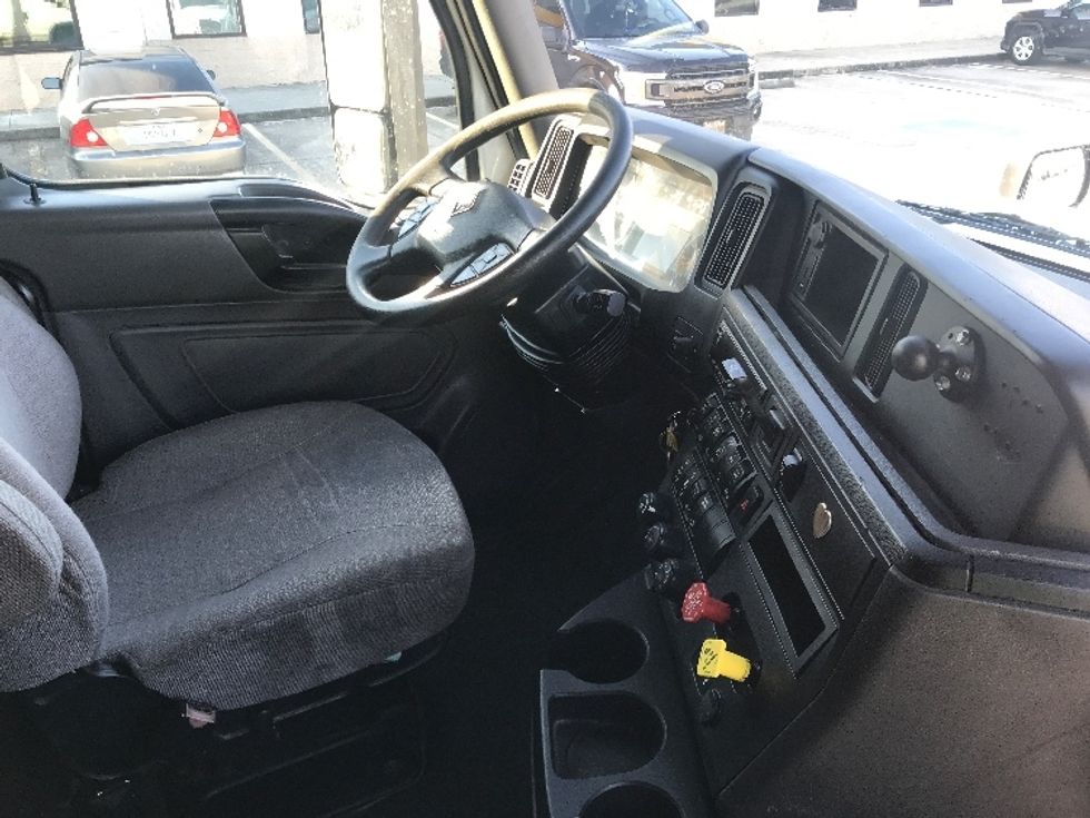 Sleeper Tractor-Heavy Duty Tractors-International-2019-LT625-Houston-TX-752,688\n\t\tmiles-$ 28,250 - Image 15