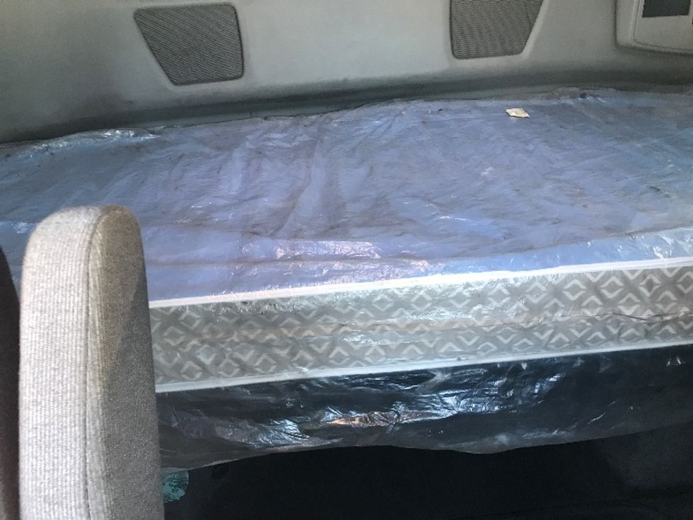 Sleeper Tractor-Heavy Duty Tractors-International-2019-LT625-Houston-TX-752,688\n\t\tmiles-$ 28,250 - Image 17