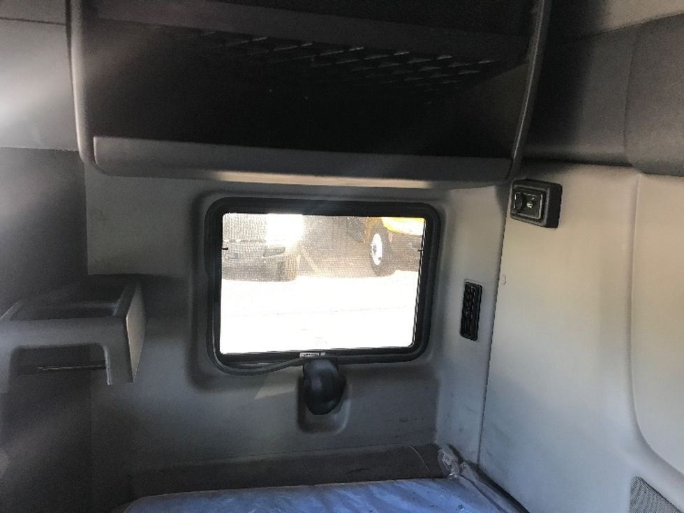 Sleeper Tractor-Heavy Duty Tractors-International-2019-LT625-Houston-TX-752,688\n\t\tmiles-$ 28,250 - Image 19