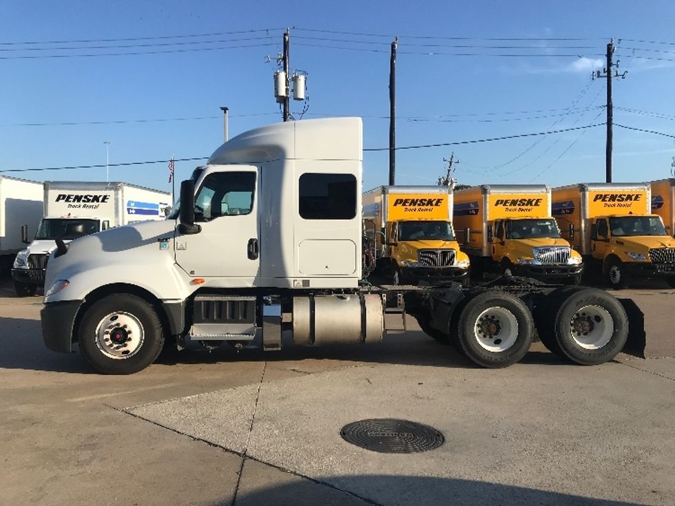 Sleeper Tractor-Heavy Duty Tractors-International-2019-LT625-Houston-TX-752,688\n\t\tmiles-$ 28,250 - Image 4