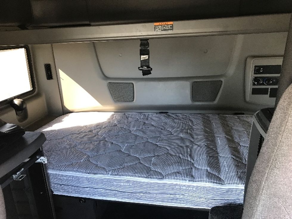 Sleeper Tractor-Heavy Duty Tractors-International-2019-LT625-Hueytown-AL-555,320\n\t\tmiles-$ 22,750 - Image 15