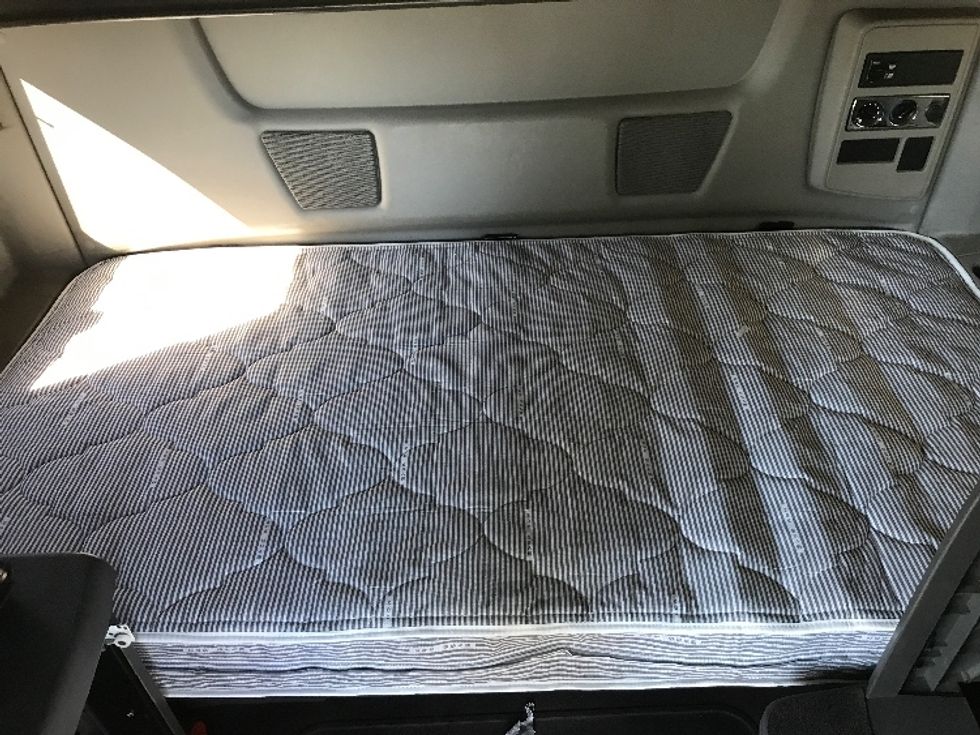 Sleeper Tractor-Heavy Duty Tractors-International-2019-LT625-Hueytown-AL-555,320\n\t\tmiles-$ 22,750 - Image 16