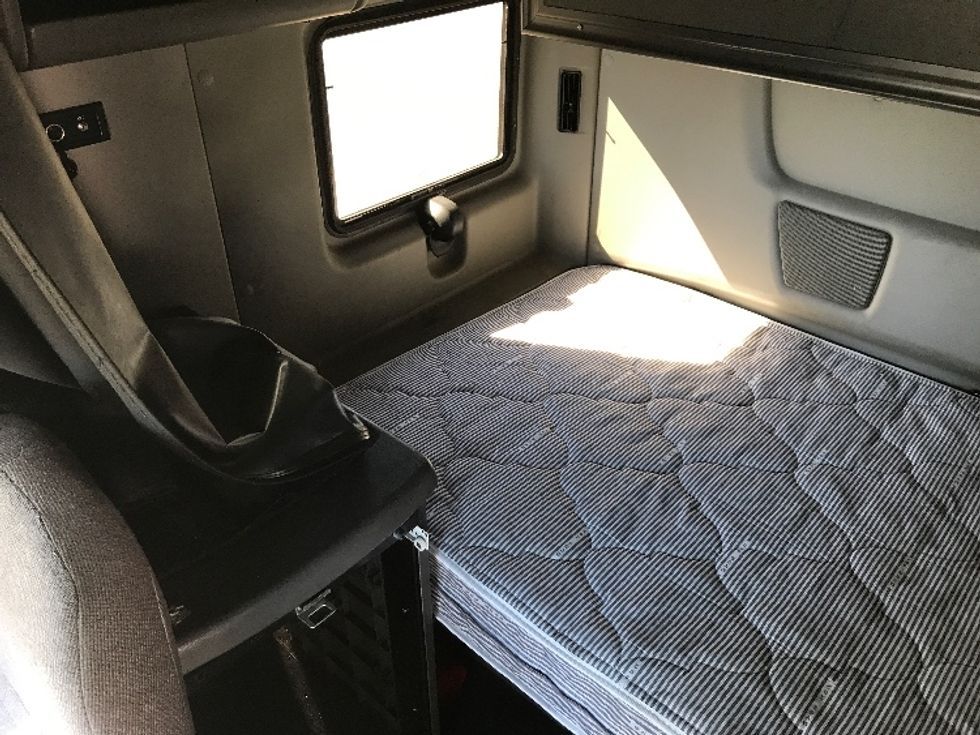 Sleeper Tractor-Heavy Duty Tractors-International-2019-LT625-Hueytown-AL-555,320\n\t\tmiles-$ 22,750 - Image 18