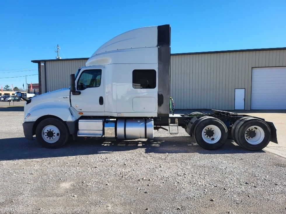 Sleeper Tractor-Heavy Duty Tractors-International-2019-LT625-Hueytown-AL-555,320\n\t\tmiles-$ 22,750 - Image 3
